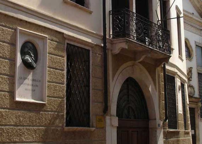 Palazzo Toaldi Capra